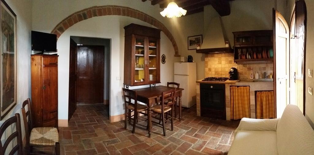 Agriturismo Podere Alberese Asciano Cameră foto