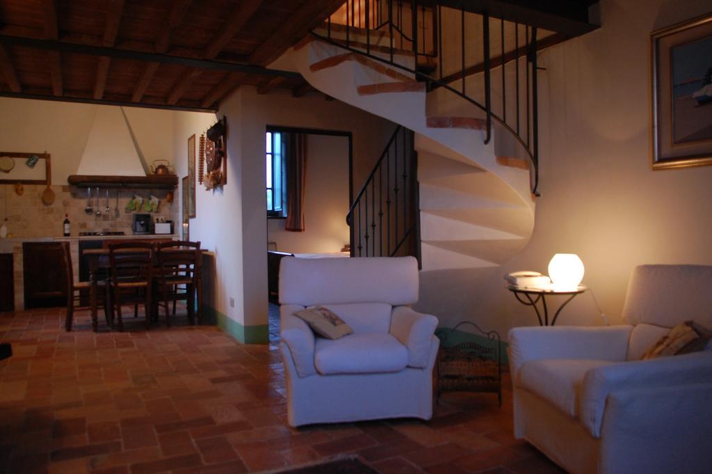 Agriturismo Podere Alberese Asciano Cameră foto